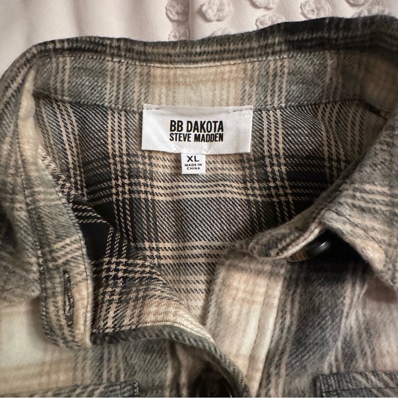 BB Dakota Steve Madden Shacket - Picture 2 of 6